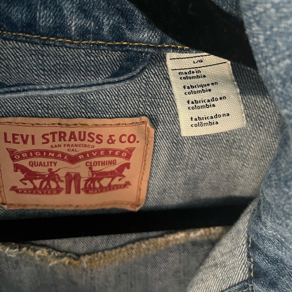 Levi’s Jean Vest - Picture 4 of 8